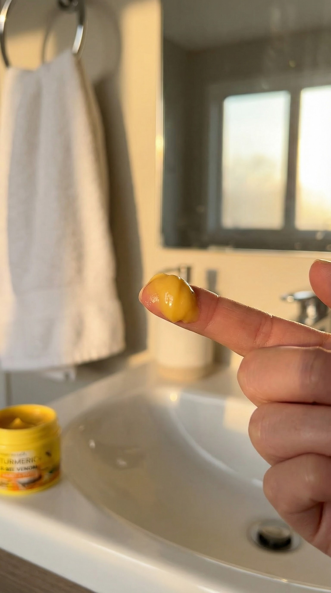 Cracked Skin Repair Cream – Turmeric & Bee Venom Balm for Dry Hands and Feet